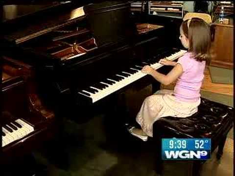 影片>The Next Mozart? 6-Year Old Piano Prodigy Wows All